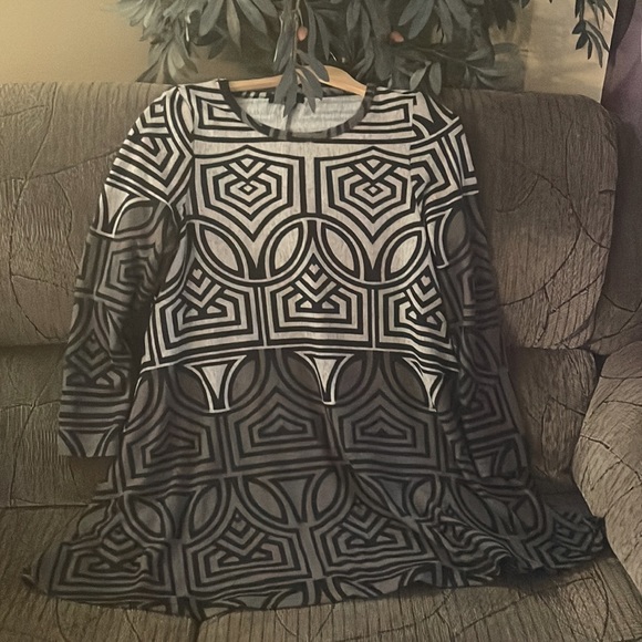 Papillon Large print multi grey sweater dress with two side pockets. Very cozy. - Picture 1 of 8